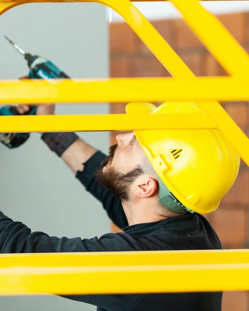 worker-builds-a-plasterboard-wall-1-1.jpg